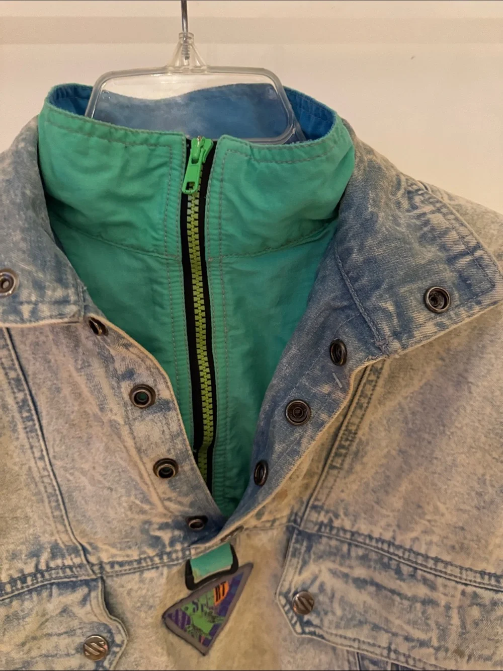 Acid Washed Denim 80s Levi's blue jacket with drawstring, zipper and buttons